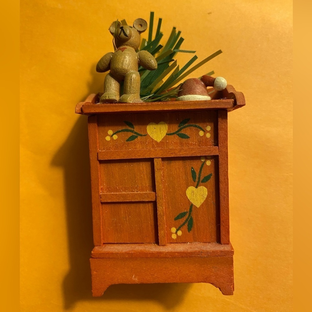 Enesco 1989 miniature dresser hutch wooden teddy bear